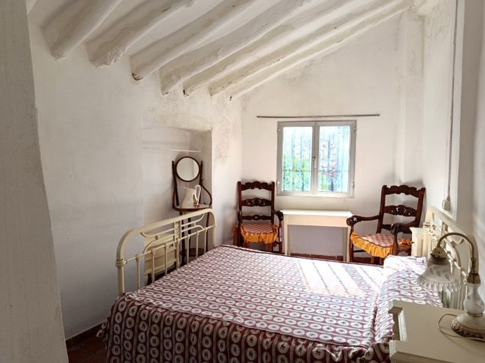 Image No.17-6 Bed Townhouse for sale