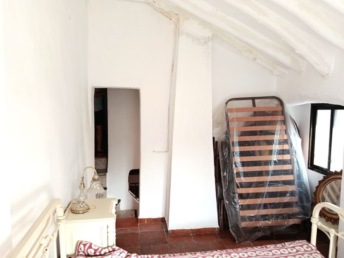 Image No.18-6 Bed Townhouse for sale