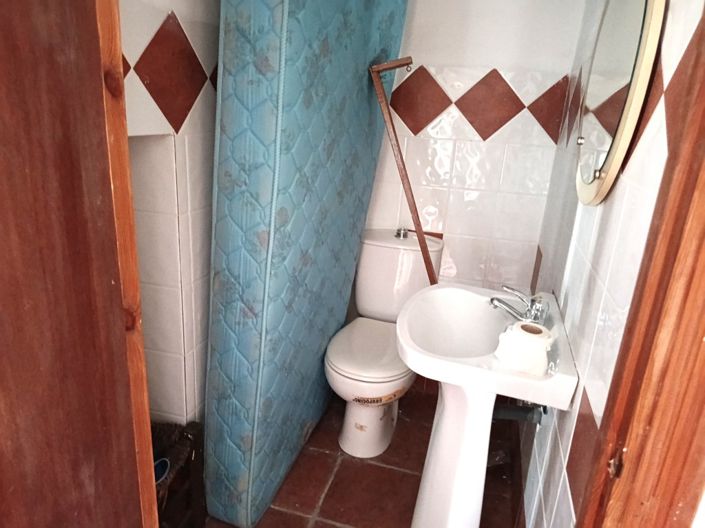 Image No.19-6 Bed Townhouse for sale