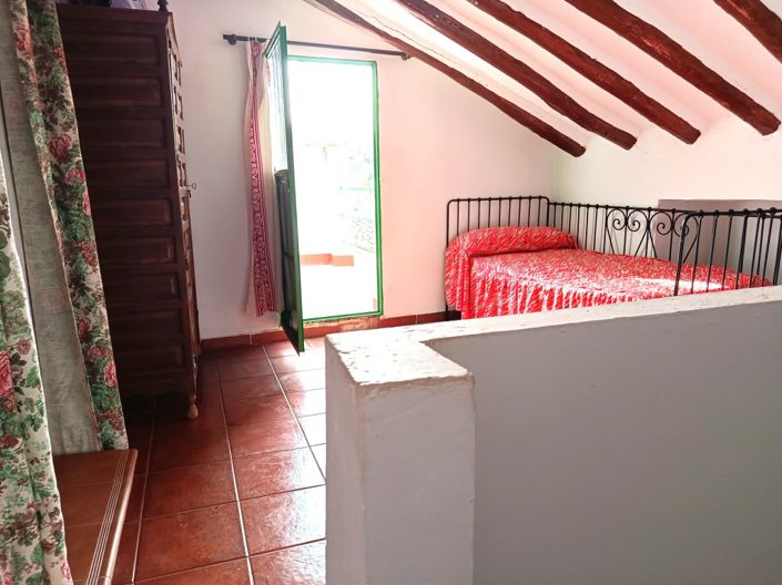 Image No.20-6 Bed Townhouse for sale