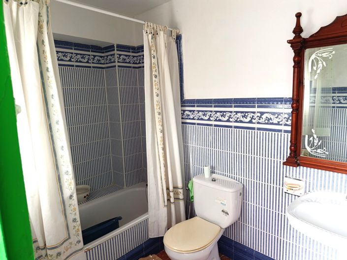 Image No.21-6 Bed Townhouse for sale