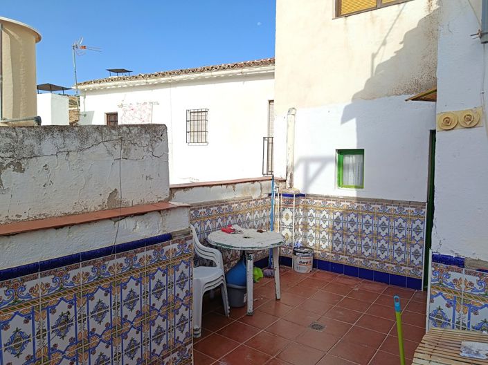 Image No.22-6 Bed Townhouse for sale