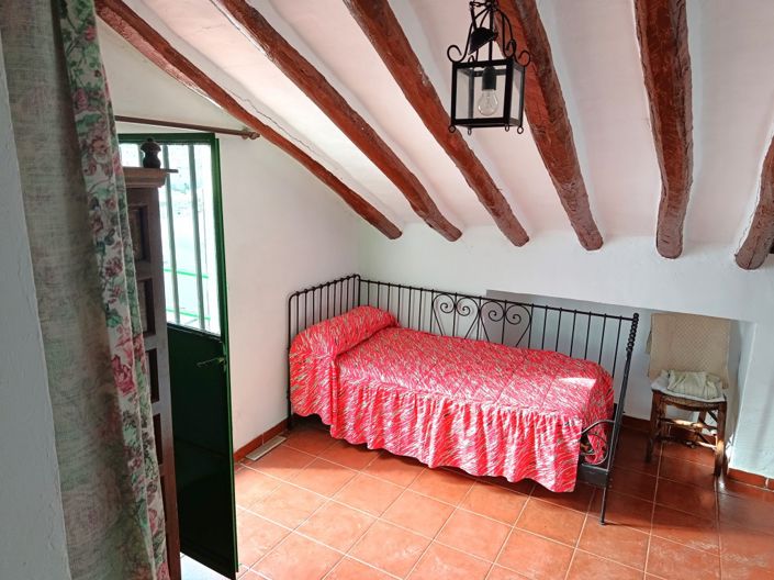 Image No.32-6 Bed Townhouse for sale