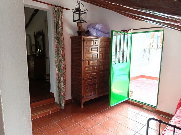 Image No.35-6 Bed Townhouse for sale