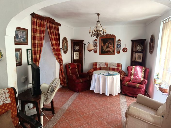 Image No.6-6 Bed Townhouse for sale