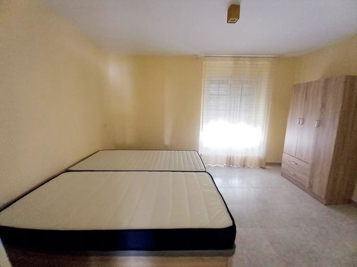 Image No.23-2 Bed Townhouse for sale