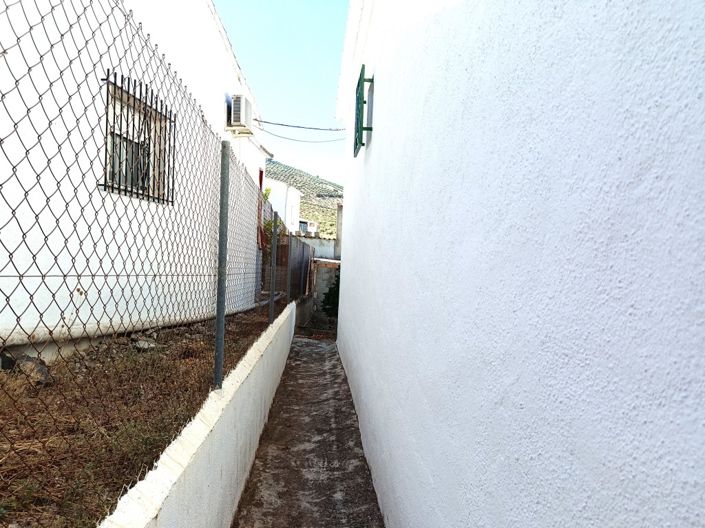 Image No.21-3 Bed Townhouse for sale