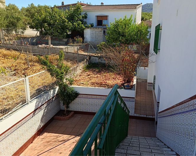 Image No.28-3 Bed Townhouse for sale