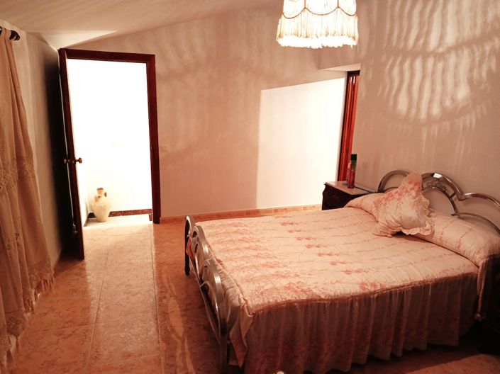Image No.15-6 Bed Country House for sale