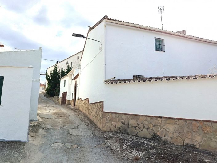 Image No.18-6 Bed Country House for sale