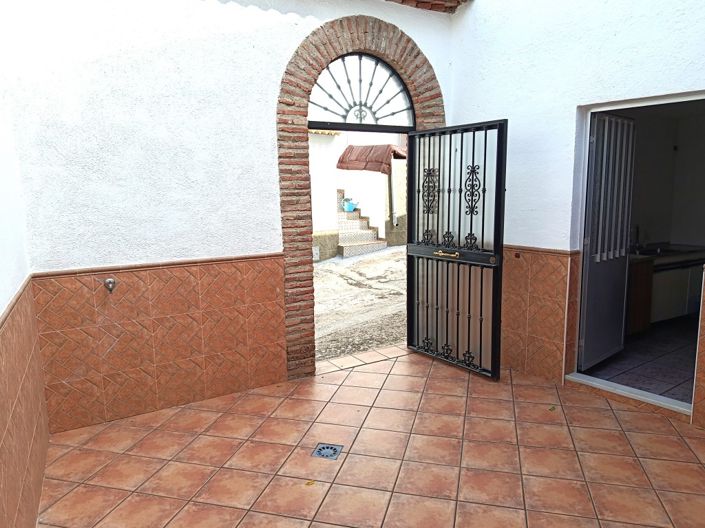 Image No.5-6 Bed Country House for sale