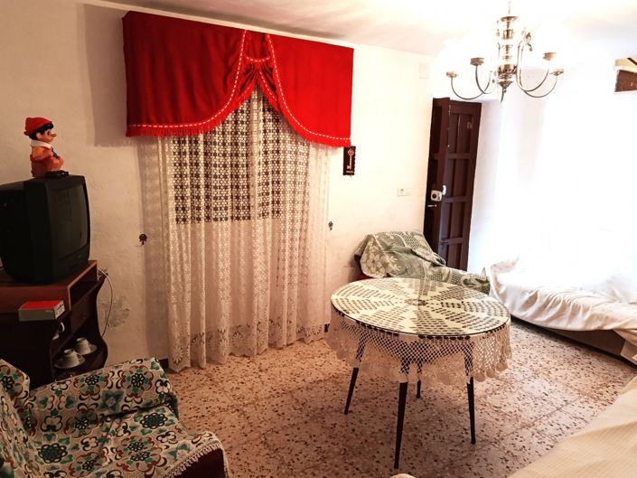 Image No.7-6 Bed Country House for sale