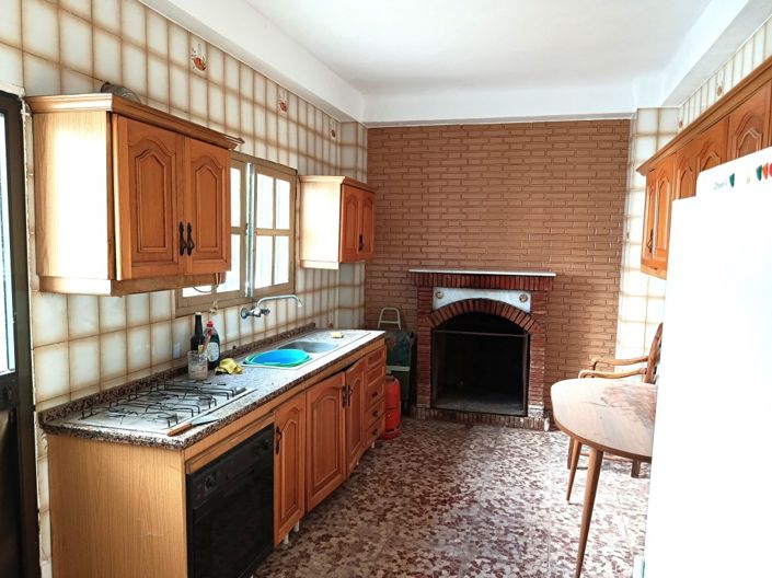 Image No.13-10 Bed Townhouse for sale