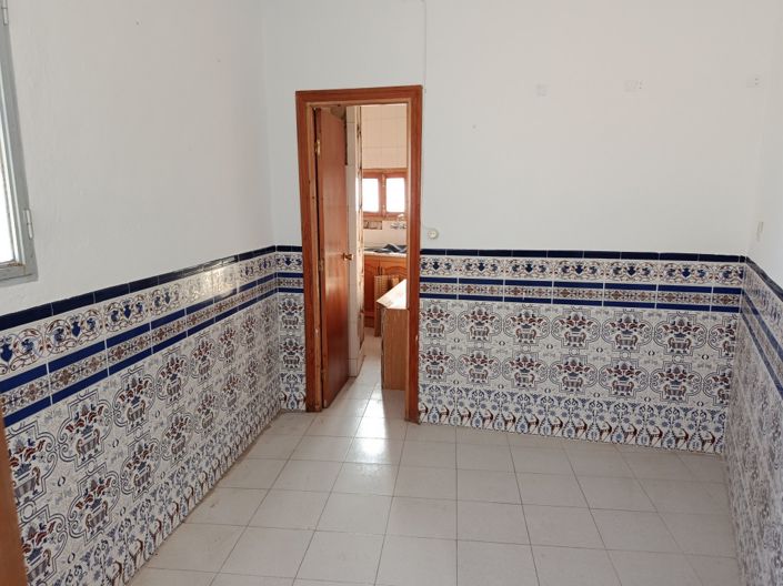 Image No.16-10 Bed Townhouse for sale