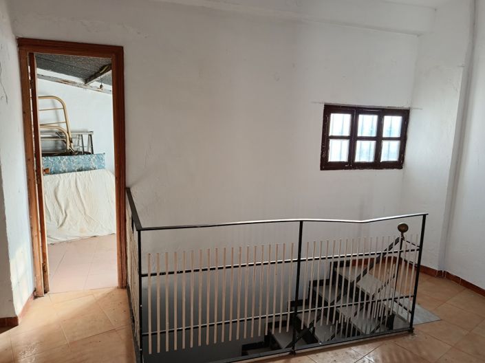 Image No.17-10 Bed Townhouse for sale