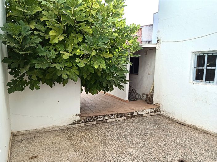 Image No.19-10 Bed Townhouse for sale