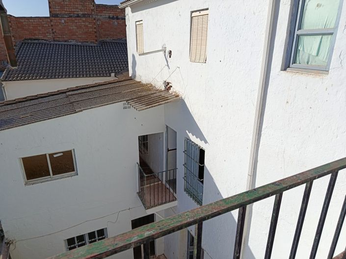 Image No.20-10 Bed Townhouse for sale