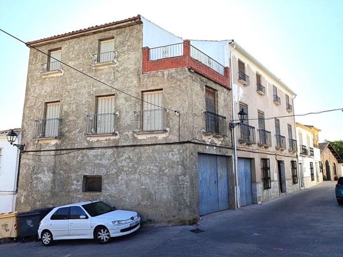 Image No.3-10 Bed Townhouse for sale