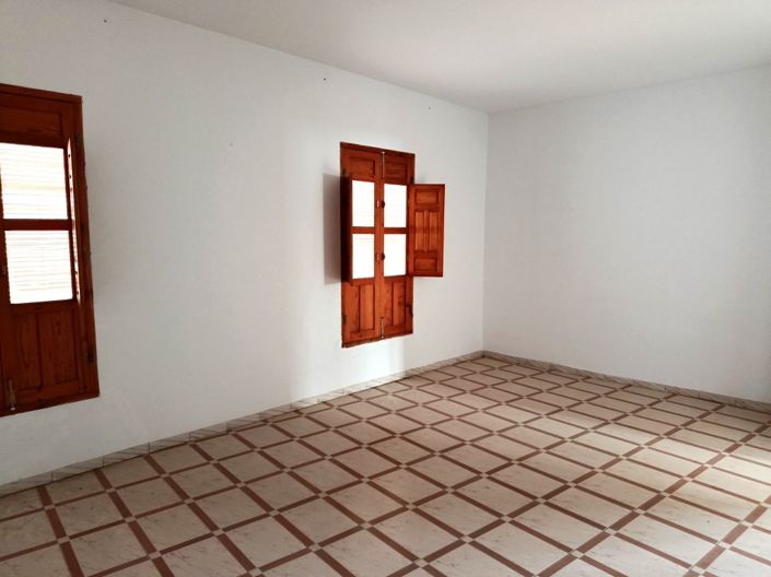 Image No.24-10 Bed Townhouse for sale