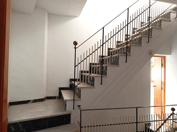 Image No.27-10 Bed Townhouse for sale