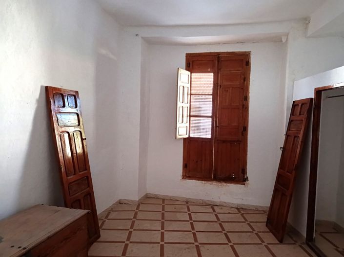 Image No.38-10 Bed Townhouse for sale