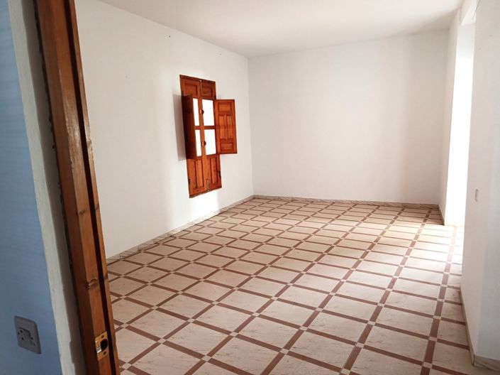 Image No.41-10 Bed Townhouse for sale