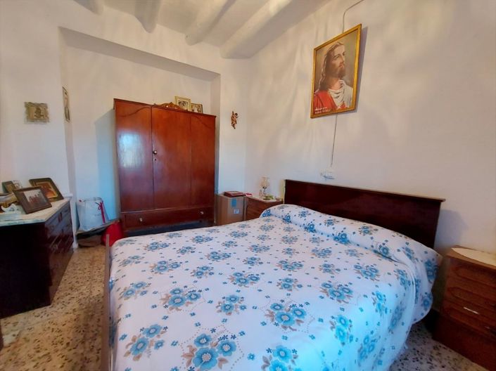 Image No.11-4 Bed Townhouse for sale