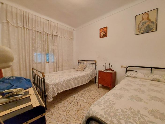 Image No.17-4 Bed Townhouse for sale