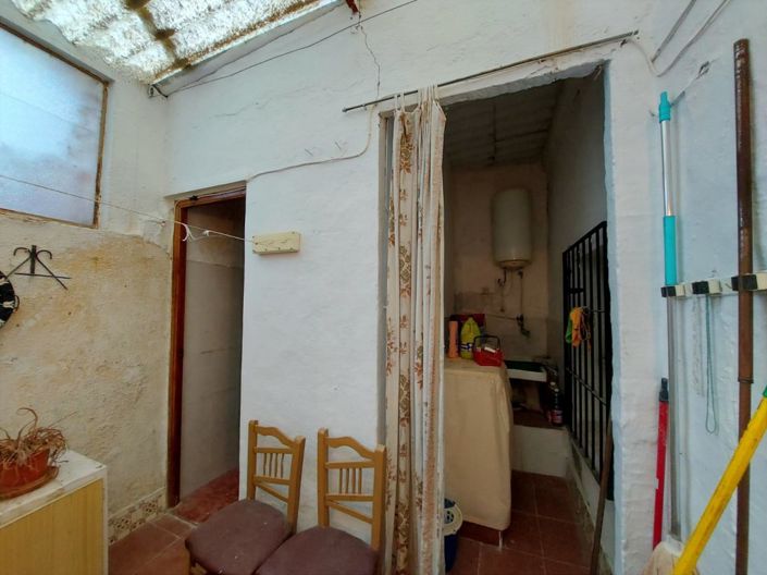 Image No.22-4 Bed Townhouse for sale