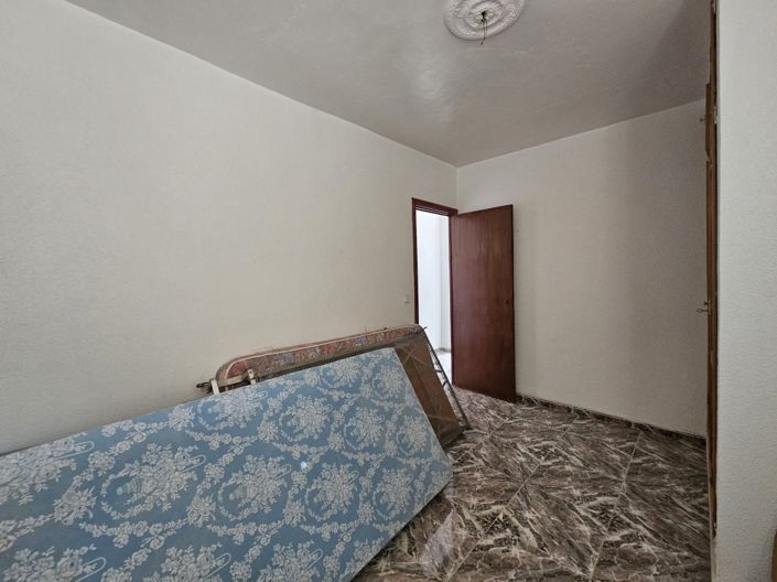 Image No.12-3 Bed Townhouse for sale
