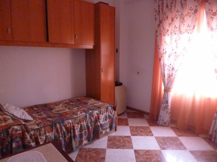 Image No.18-5 Bed Property for sale