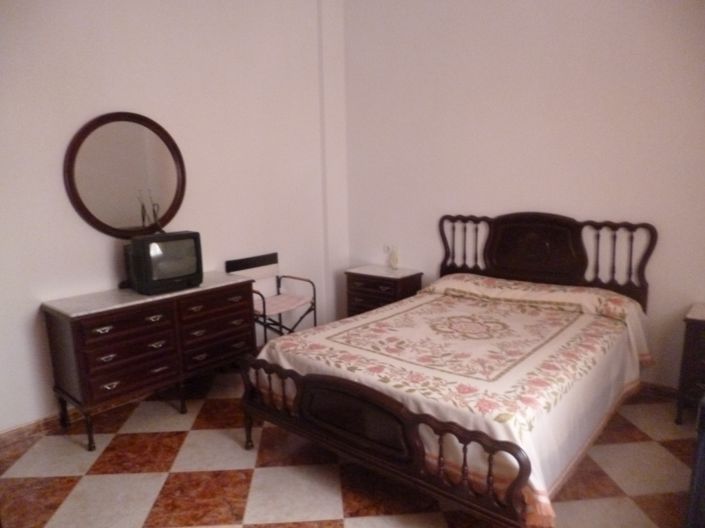 Image No.19-5 Bed Property for sale