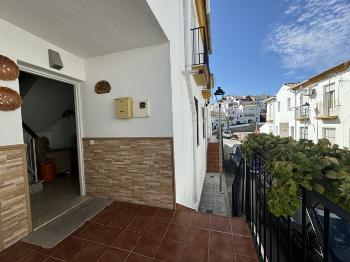 Image No.1-3 Bed Townhouse for sale