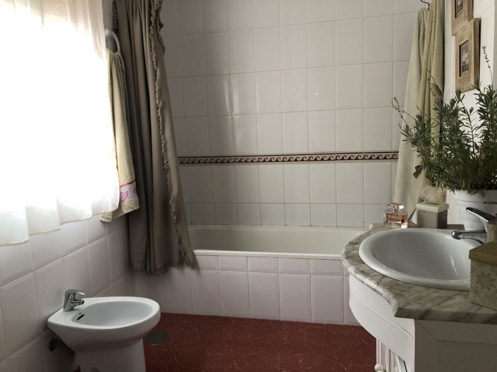 Image No.34-6 Bed Townhouse for sale