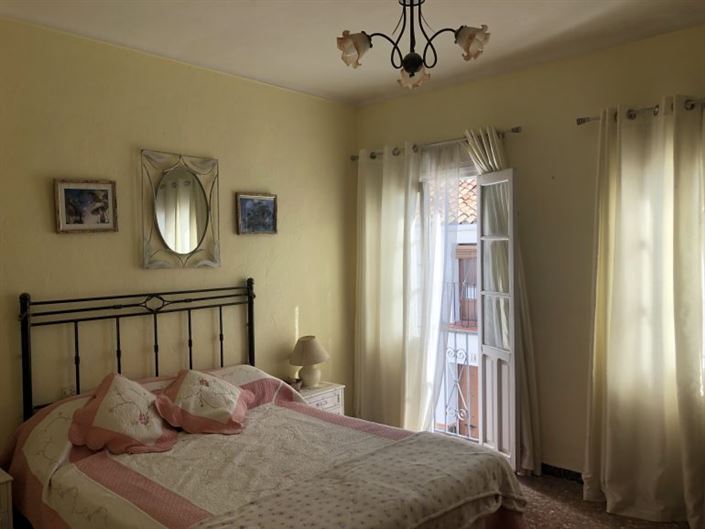 Image No.6-3 Bed Property for sale