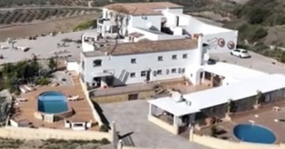 1 - Pruna, Country House