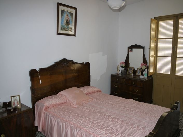 Image No.13-4 Bed Townhouse for sale