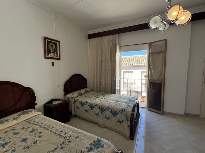 Image No.17-3 Bed Townhouse for sale