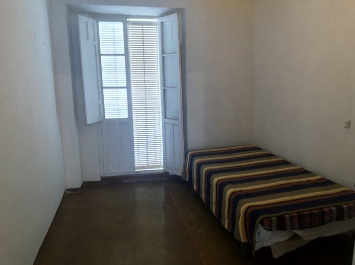 Image No.12-4 Bed Property for sale