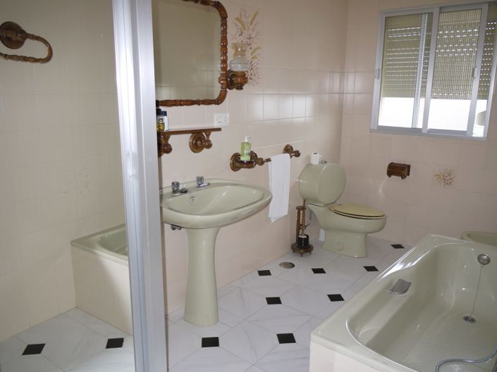 Image No.13-6 Bed Townhouse for sale