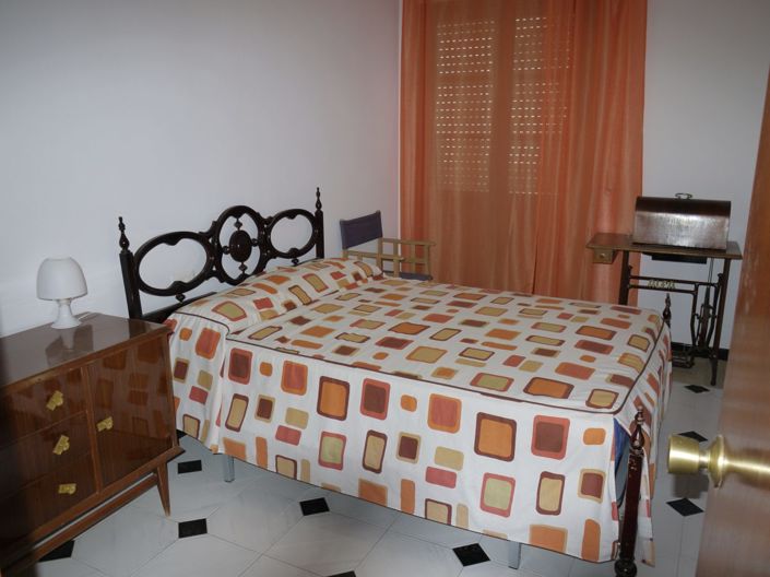 Image No.17-6 Bed Townhouse for sale