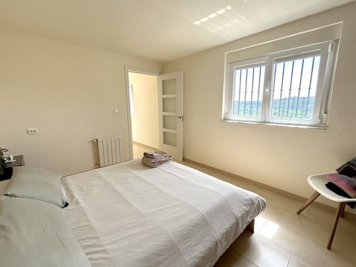Image No.14-6 Bed Property for sale