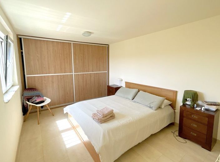 Image No.15-6 Bed Property for sale