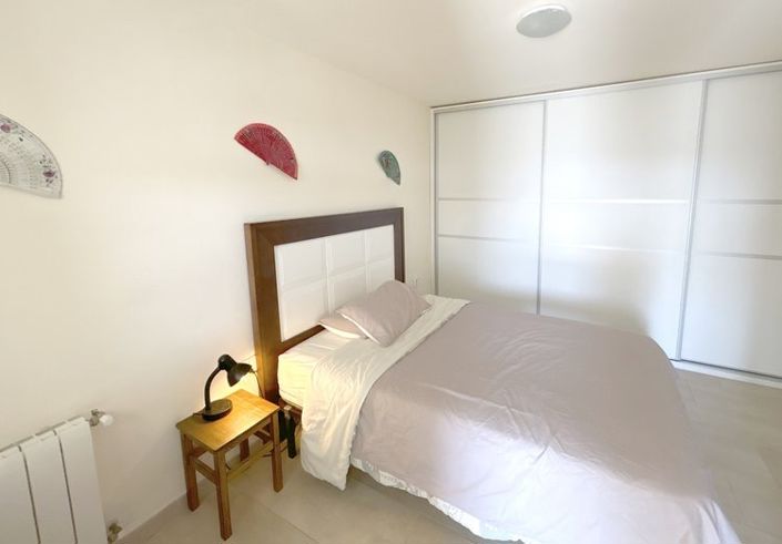 Image No.17-6 Bed Property for sale