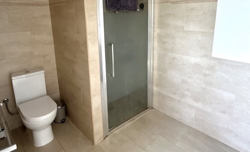 Image No.18-6 Bed Property for sale