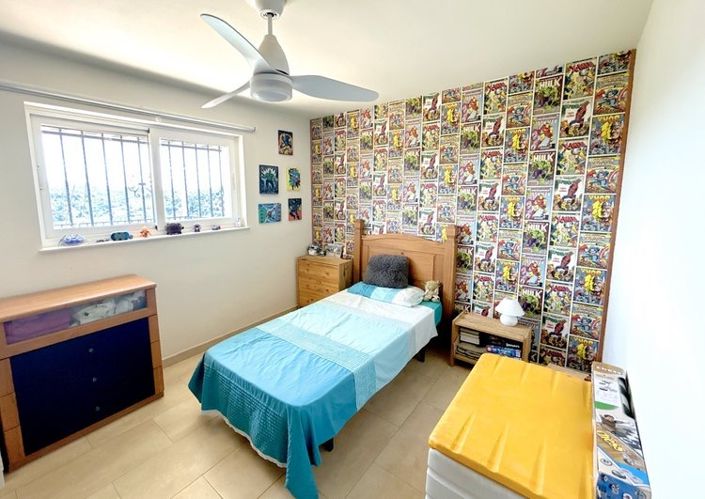 Image No.20-6 Bed Property for sale