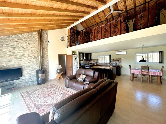 Image No.28-6 Bed Property for sale