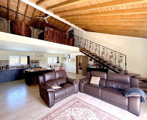 Image No.30-6 Bed Property for sale