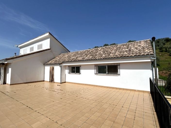 Image No.32-6 Bed Property for sale