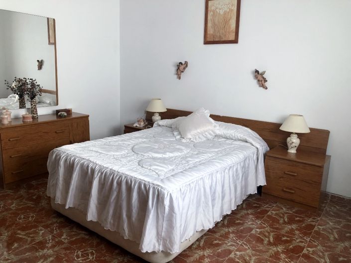 Image No.19-3 Bed Townhouse for sale